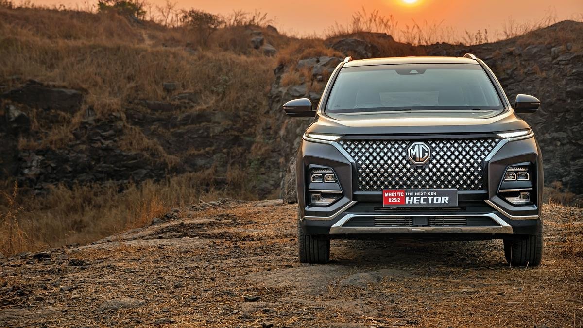 MG Hector Review – Feature Loaded or Too Heavy?