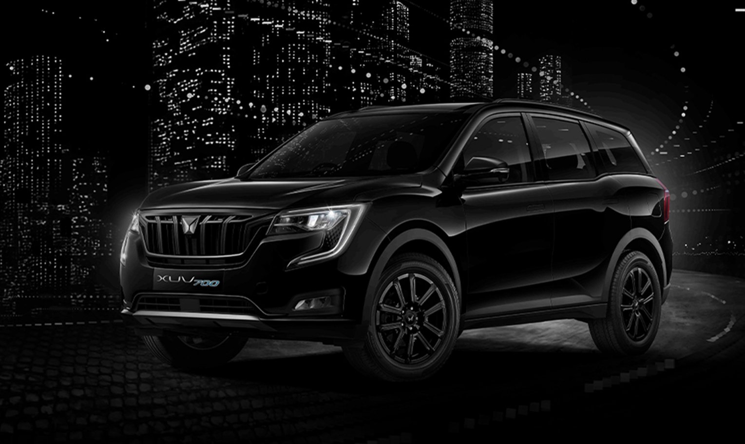 Mahindra XUV700 Review – Powerful Family SUV in India