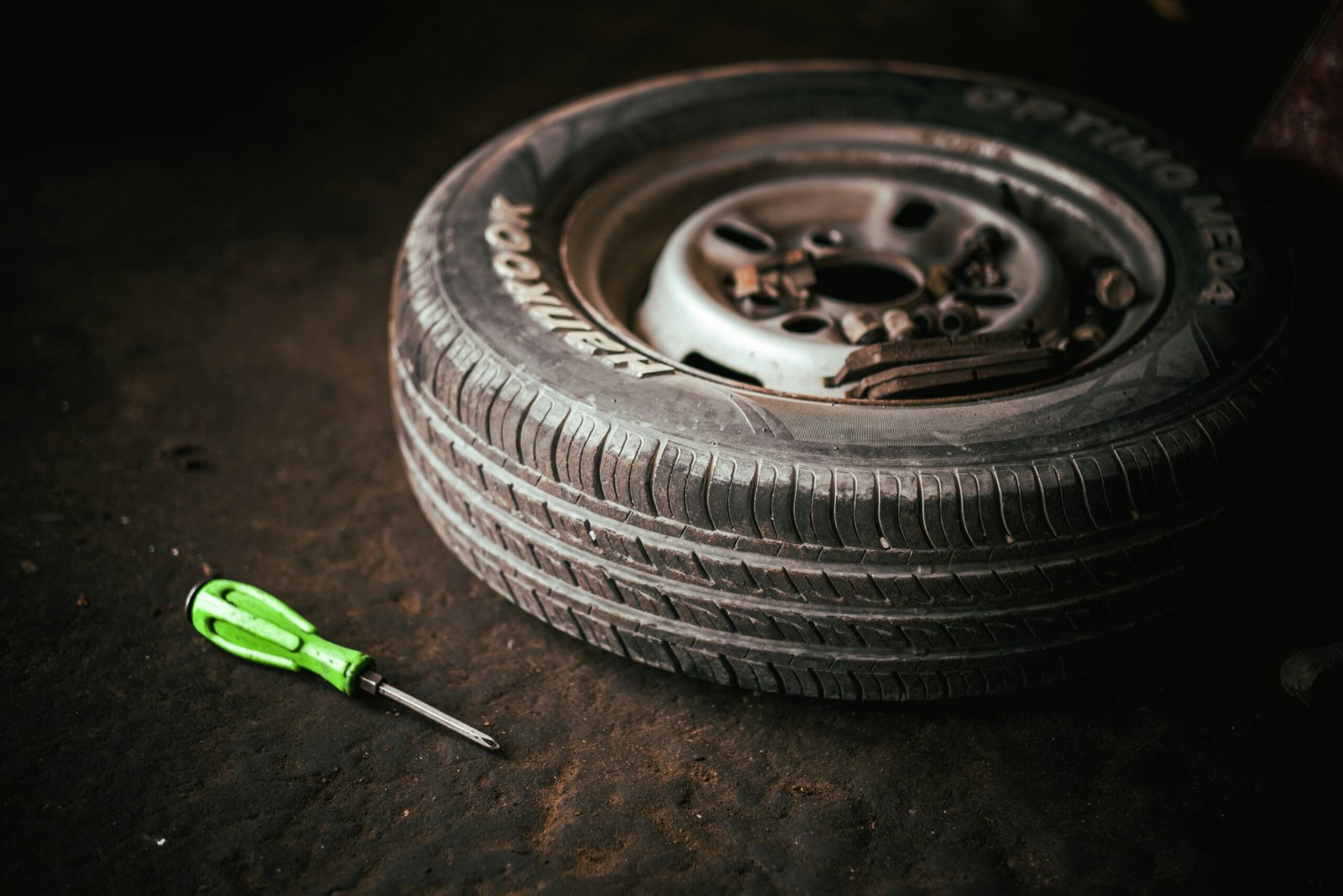 How to Maintain Car Tyres – Complete Beginner Guide